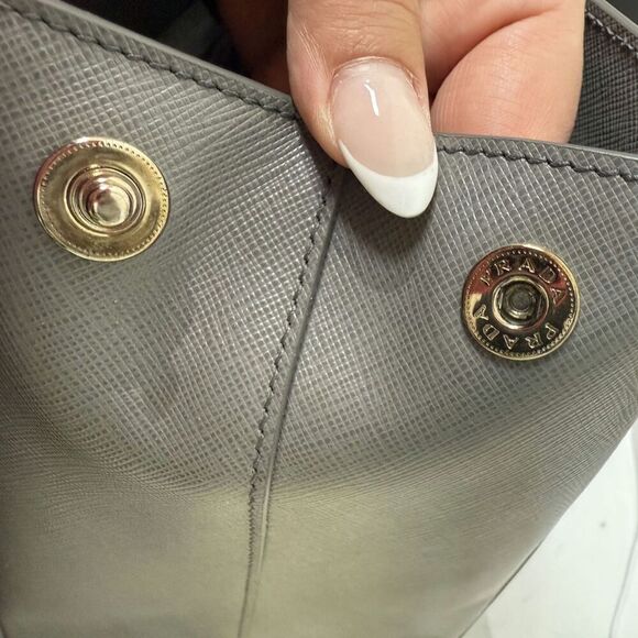 Prada Saffiano Lux large Tote Color Grey - Picture 6 of 12